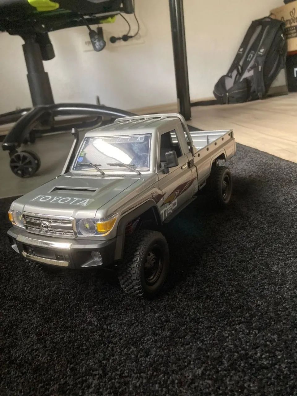 Carro RC em Escala 1:12 MN82 pro Novo 