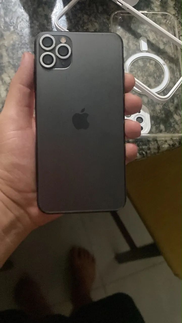 OPORTUNIDADE! iPhone 11 Pro Max 128gb sem detalhes  - Foto 2