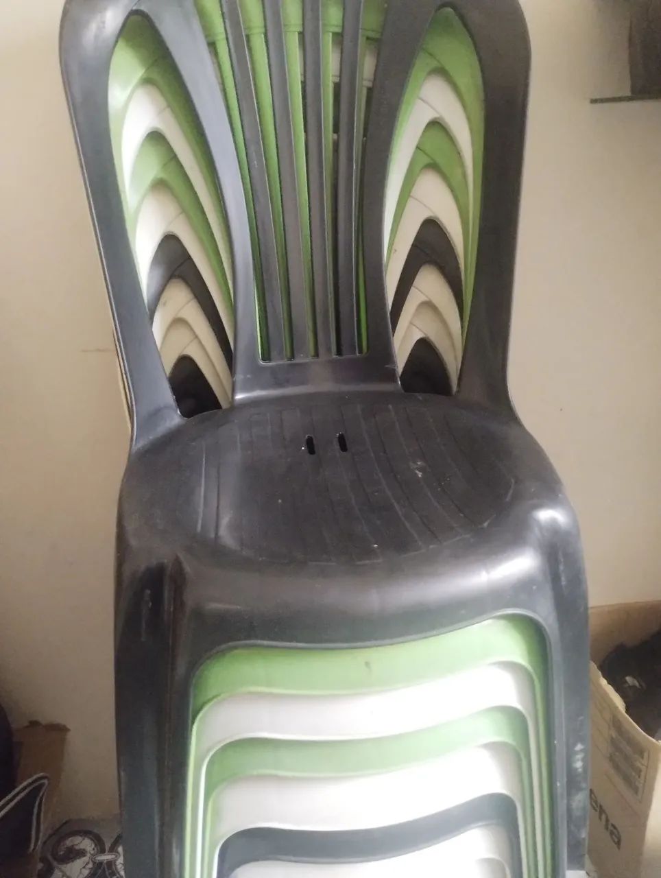 Cadeira de plastico no precinho pra levar logo - Foto 3