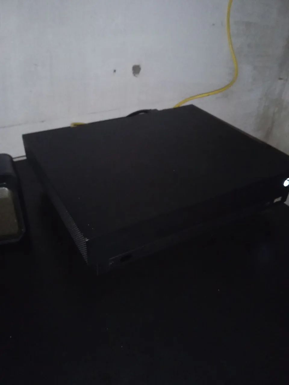 Xbox one x 1Tb 4k um controle e cabos  - Foto 4