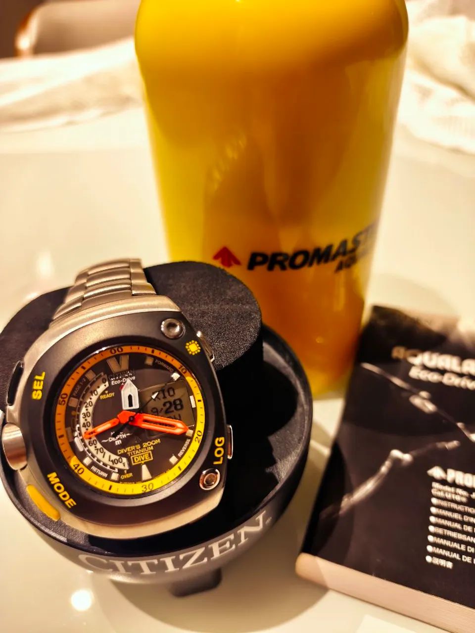 Citizen meia lua amarelo 