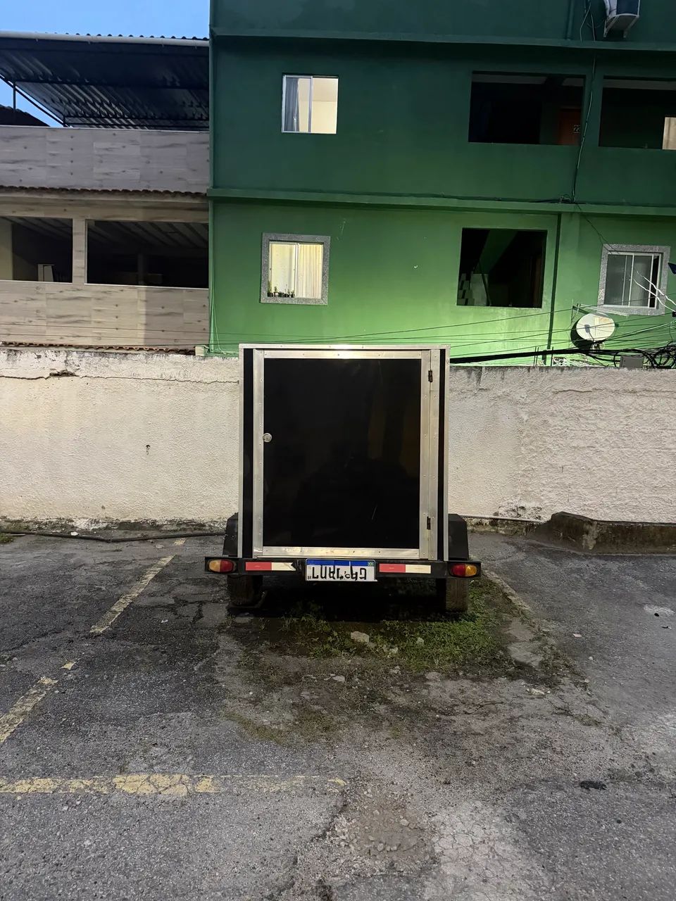Carretinha fechada