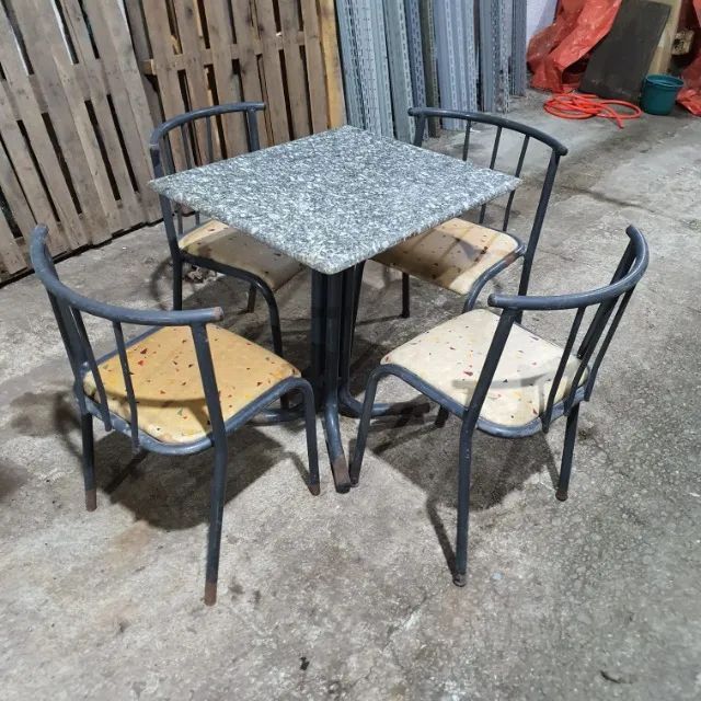 Mesa de Lanchonete Com 4 Cadeiras Usada - Foto 5