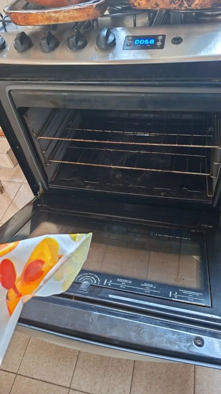 Vendo Fogão  Eletrolux 5 bocas.