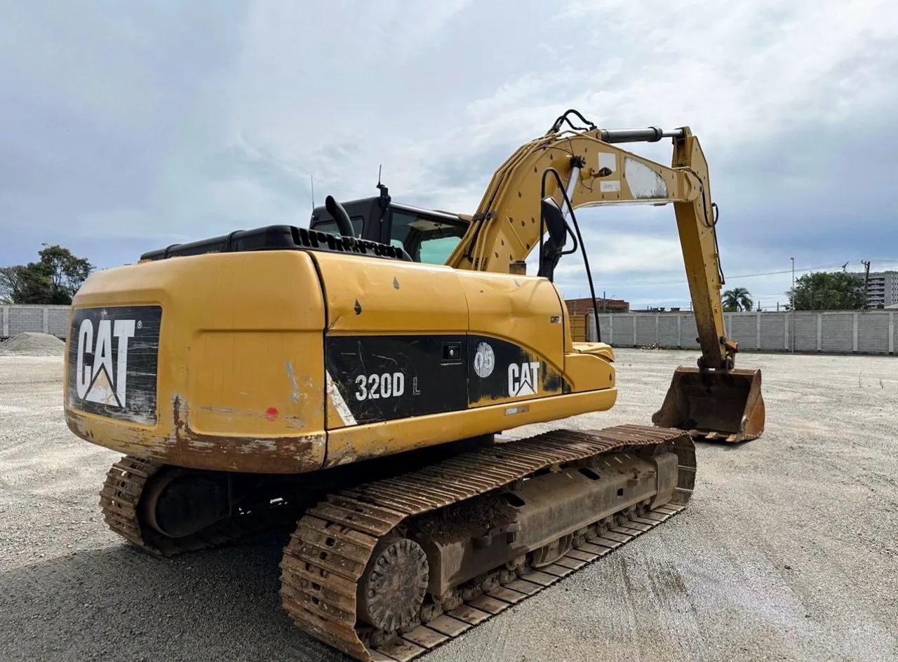 Escavadeira Caterpillar 320 DL  ano 2012, com 15.000 horas, em SP - Foto 3