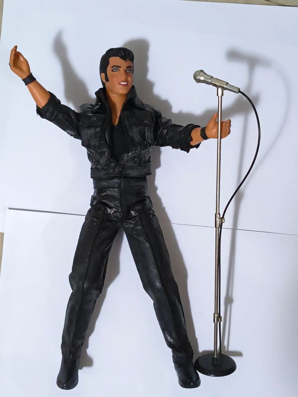Boneco do Elvis Presley antigo 1993 - roupa de couro +brinde - raro! Leia a descrição 