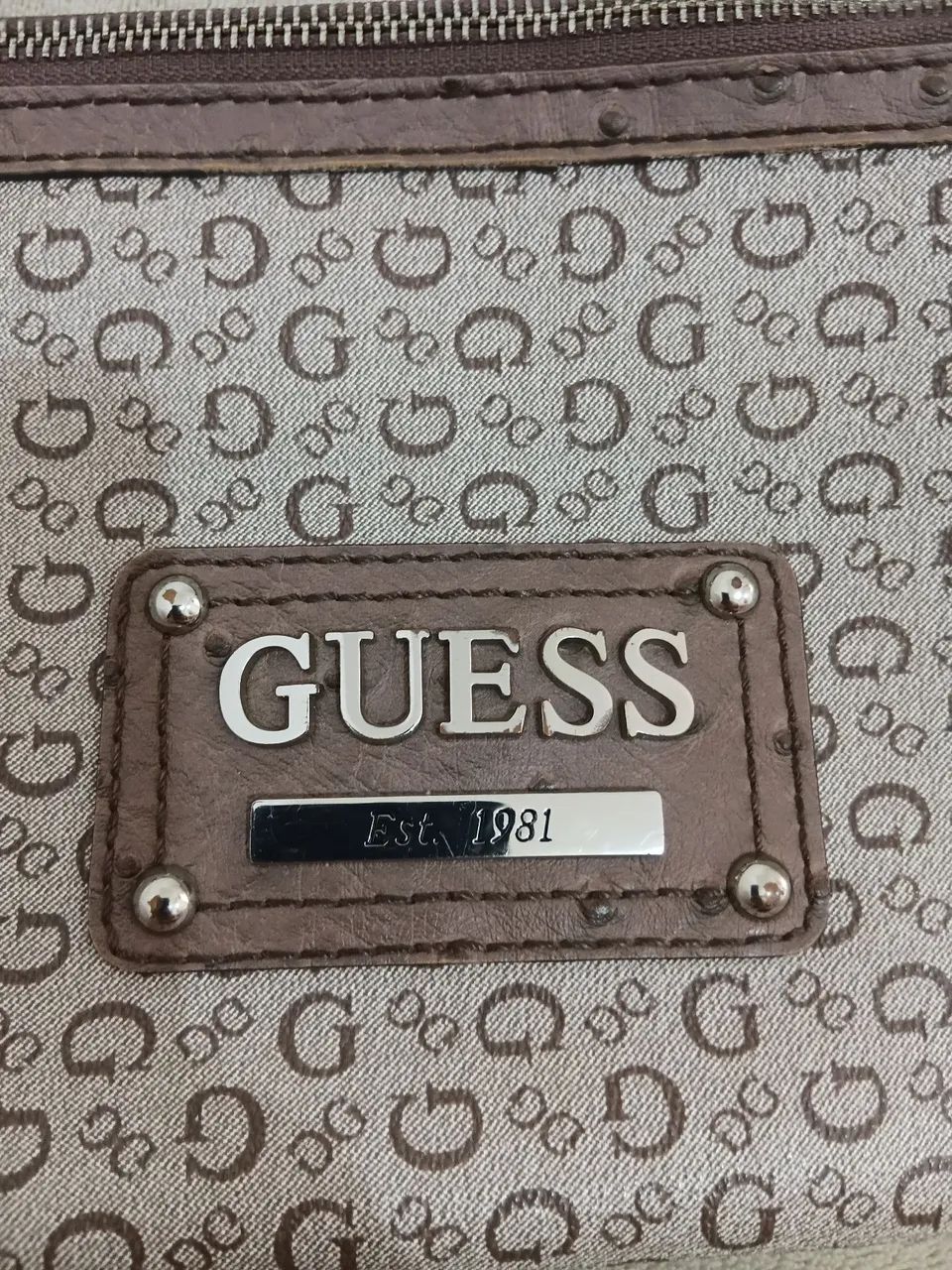 Bolsa Guess modelo Baguete.  - Foto 2