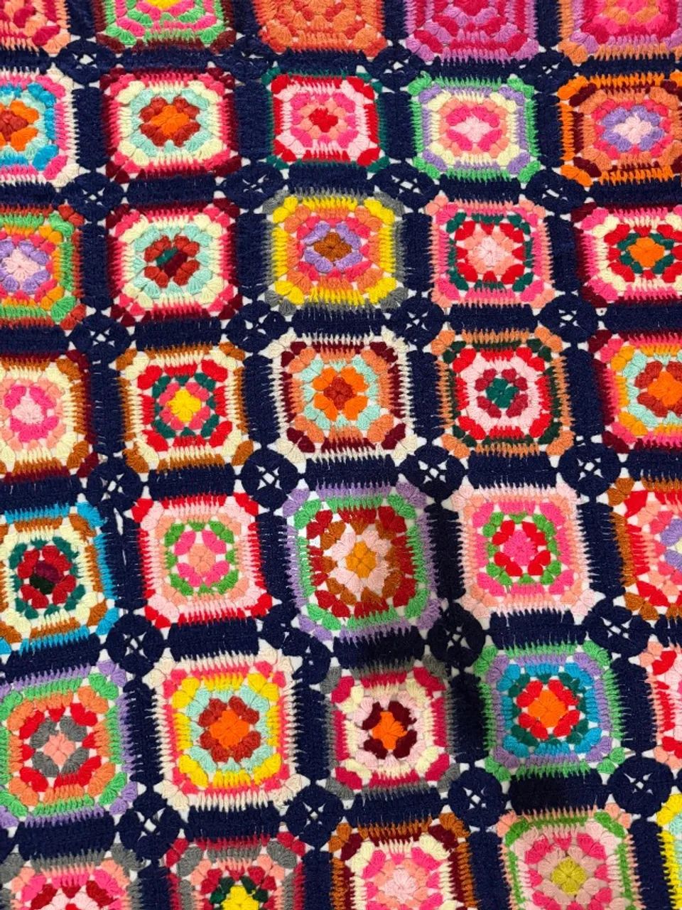 Colcha de crochê artesanal colorida com franjas - Foto 2