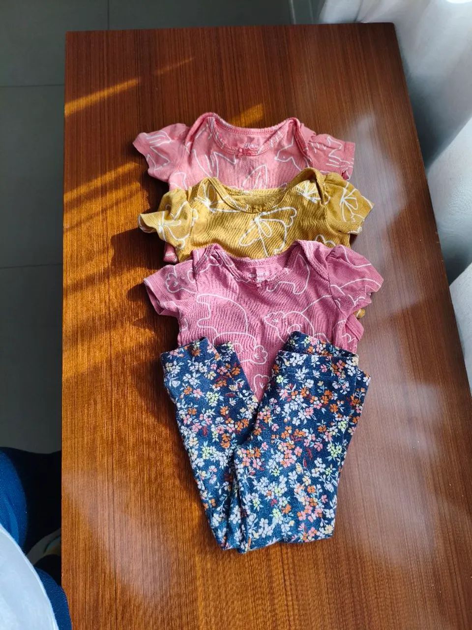 Lote 4 peças da Carters 12m