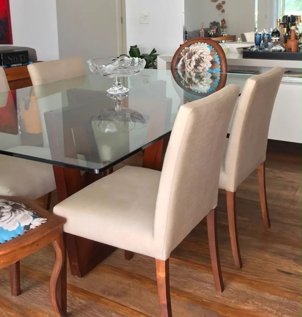 Mesa de jantar com tampo em vidro, pé central SEM cadeiras - Foto 2