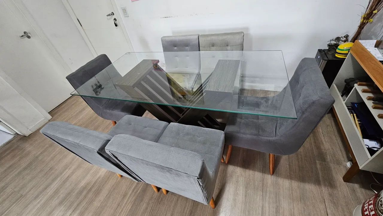 Mesa de jantar com 6 cadeiras 