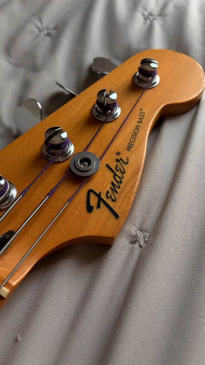 Baixo Fender Precision - Foto 4