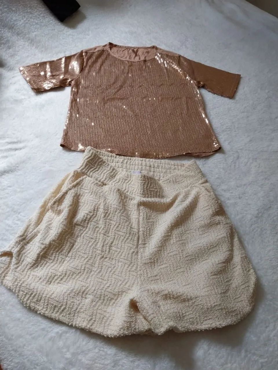 Conjunto de shorts e camisa feminina 