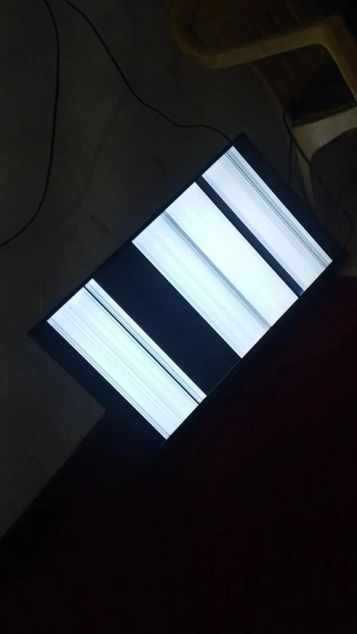 Vendo tv pra retirada de peças  - Foto 3