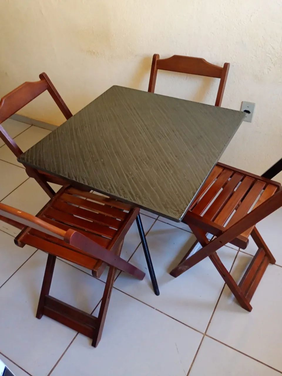 Mesa de mármore com 4 cadeiras novas  - Foto 3