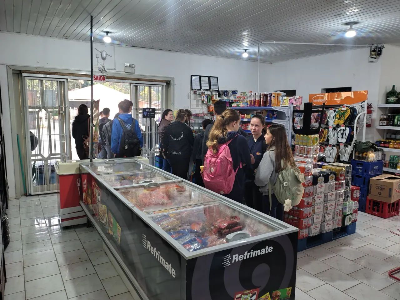 Vende-se Mini mercado 