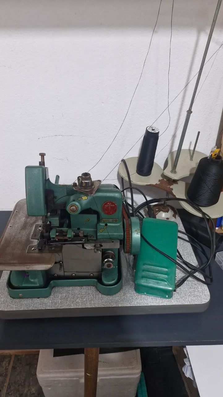 Máquina overlock chinesinha portátil 