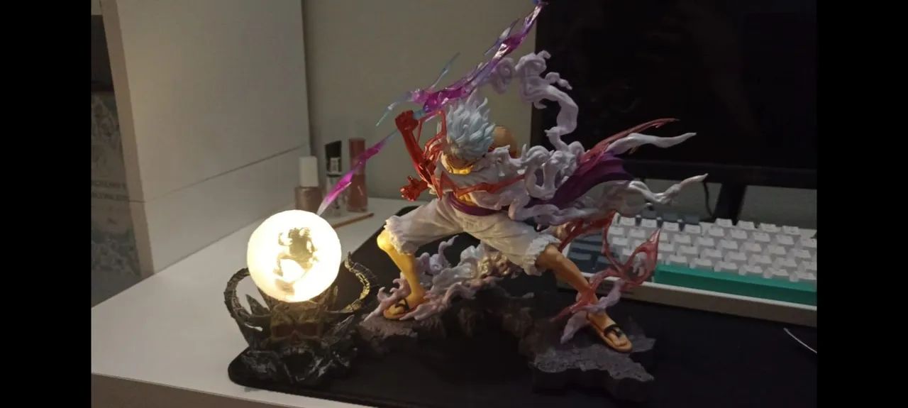 Estátua Luffy Nika