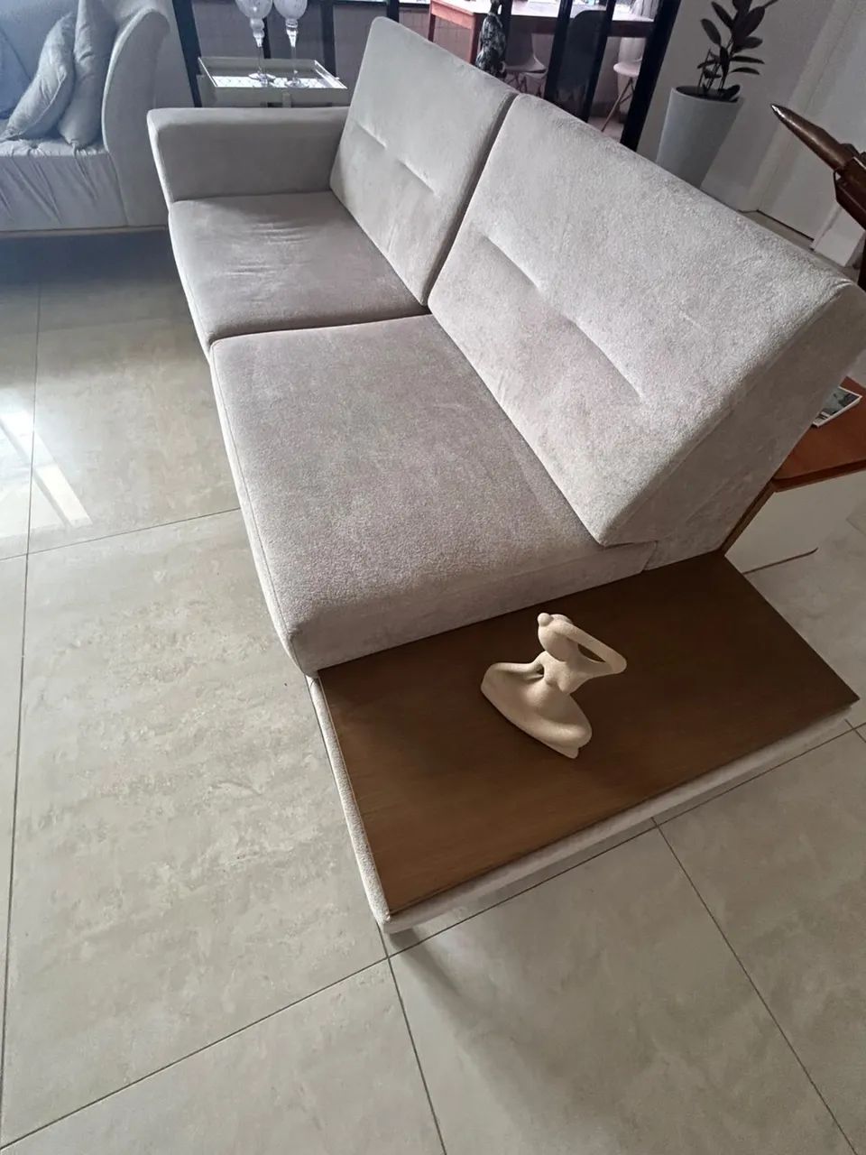 Sofá 3 lugares Jacaúna cor castanho