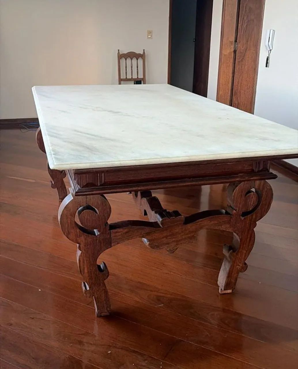 Mesa madeira maciça com tampo de mármore branco - Foto 4