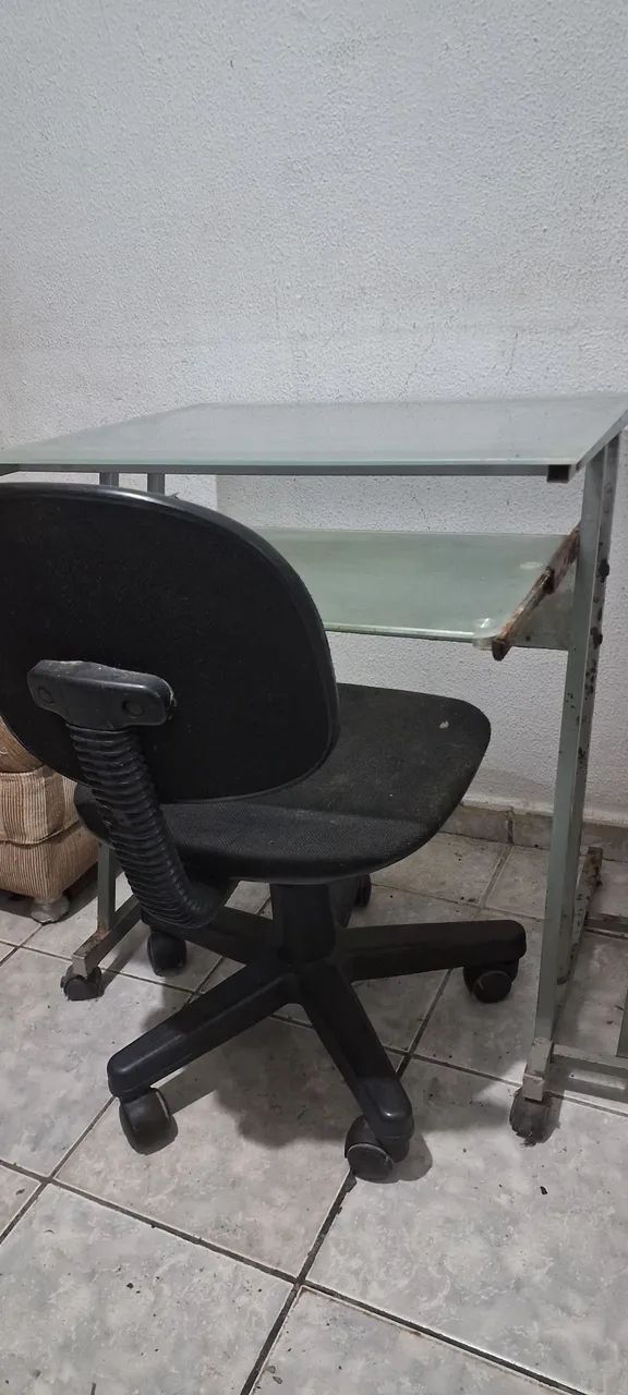 Mesa + Cadeira para Computador 