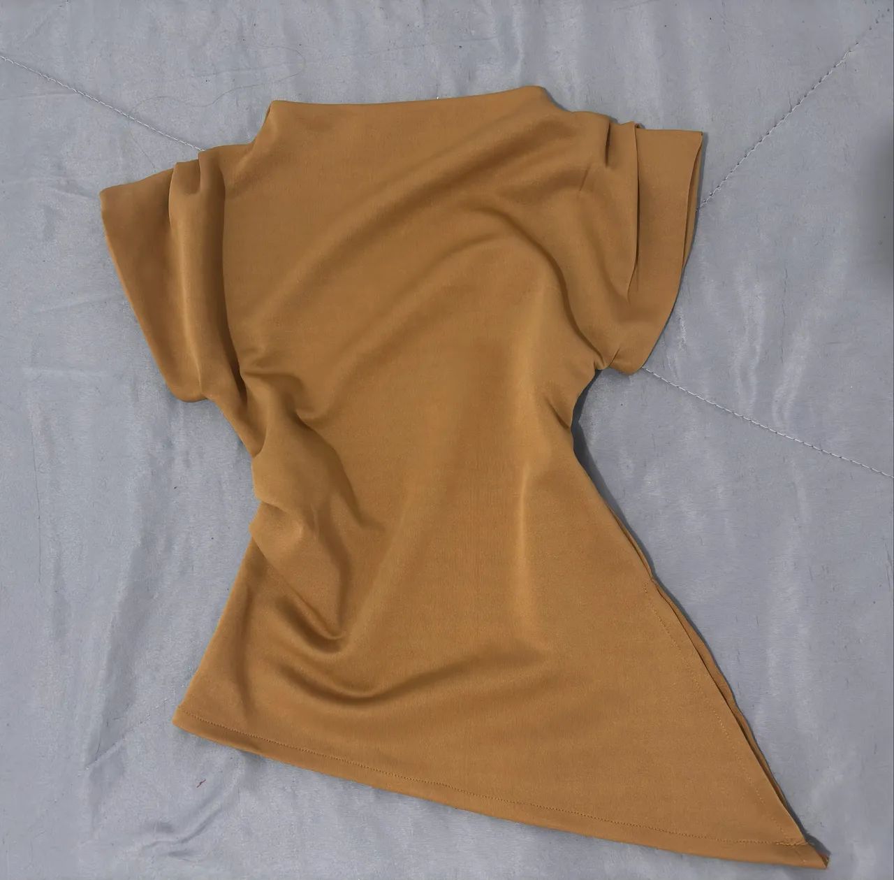 Blusa assimétrica feminina 