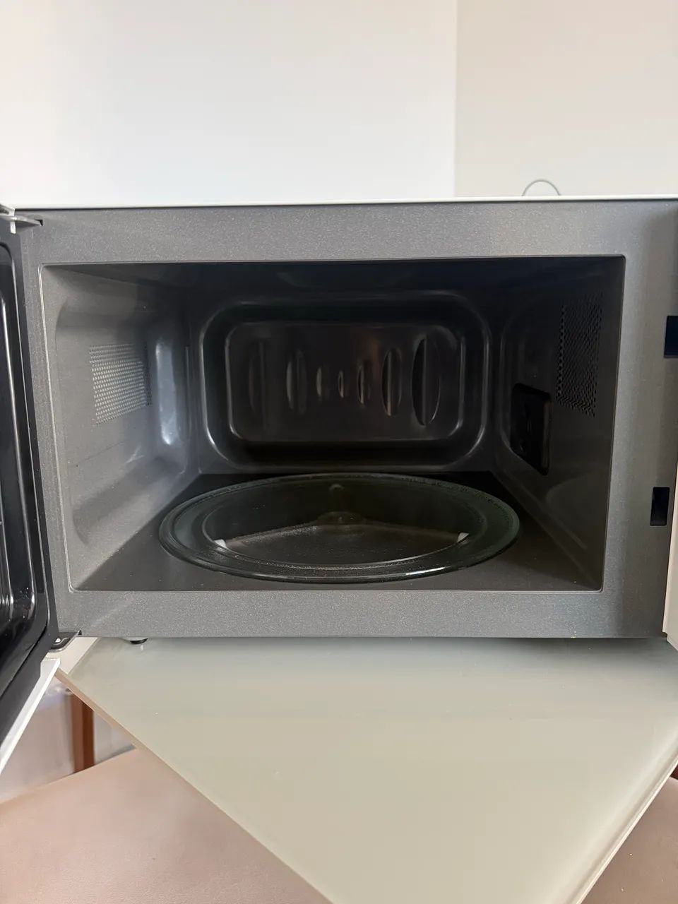 Micro-ondas LG 30L Branco - 220V - Foto 2