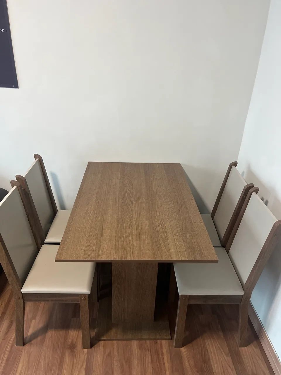 Mesa com 4 cadeiras Nova 