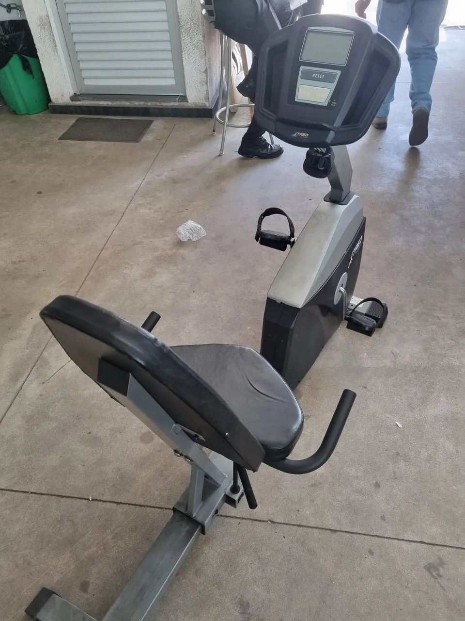 Vendo novissima bicicleta ergometrica funcionando perfeitamente!! - Foto 2