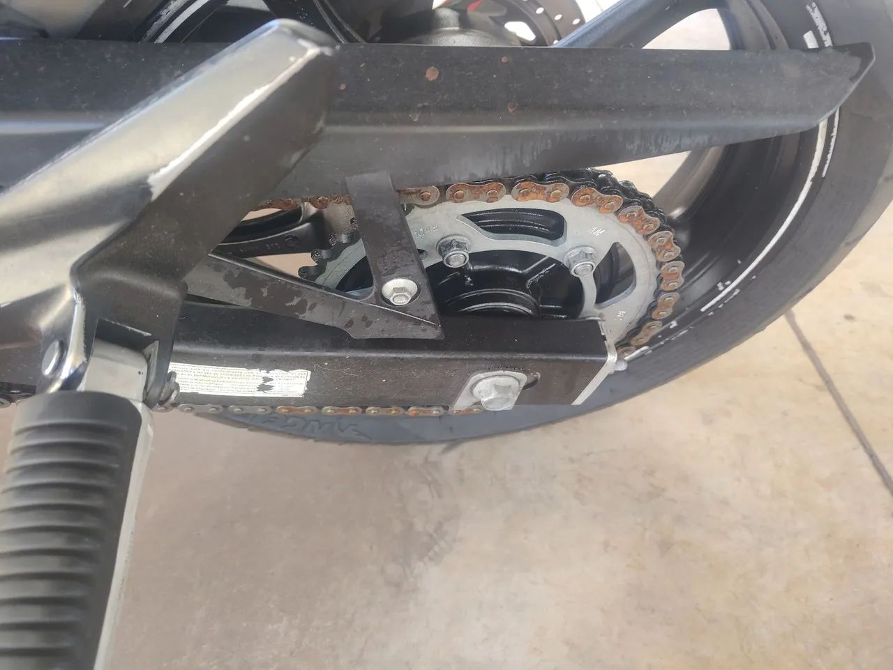 XJ6n ano 2012 com 2026 pago 2 pneu bom  - Foto 2