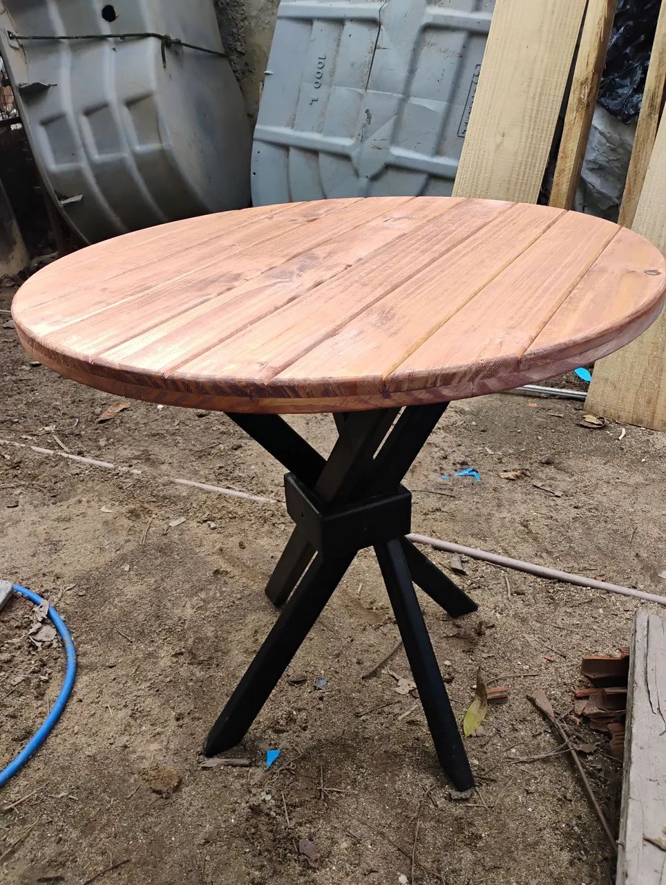 Mesa de madeira rústica com tampo ripado 90cms - Foto 2