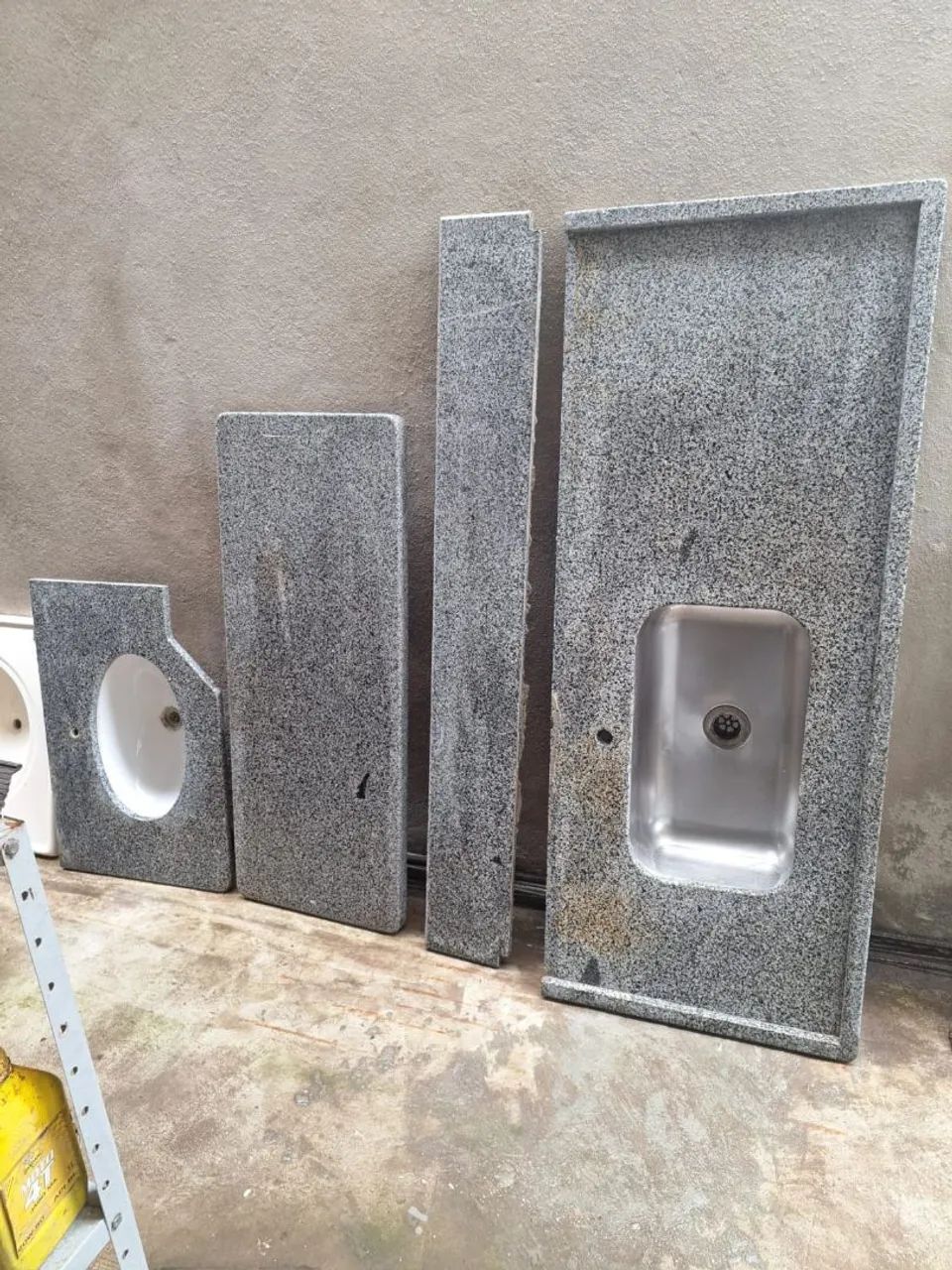 Selling a kitchen sink with complete countertop and bathroom sink