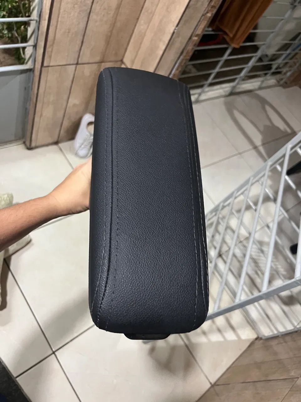 Vende-se apoio para braço em couro  - Foto 2