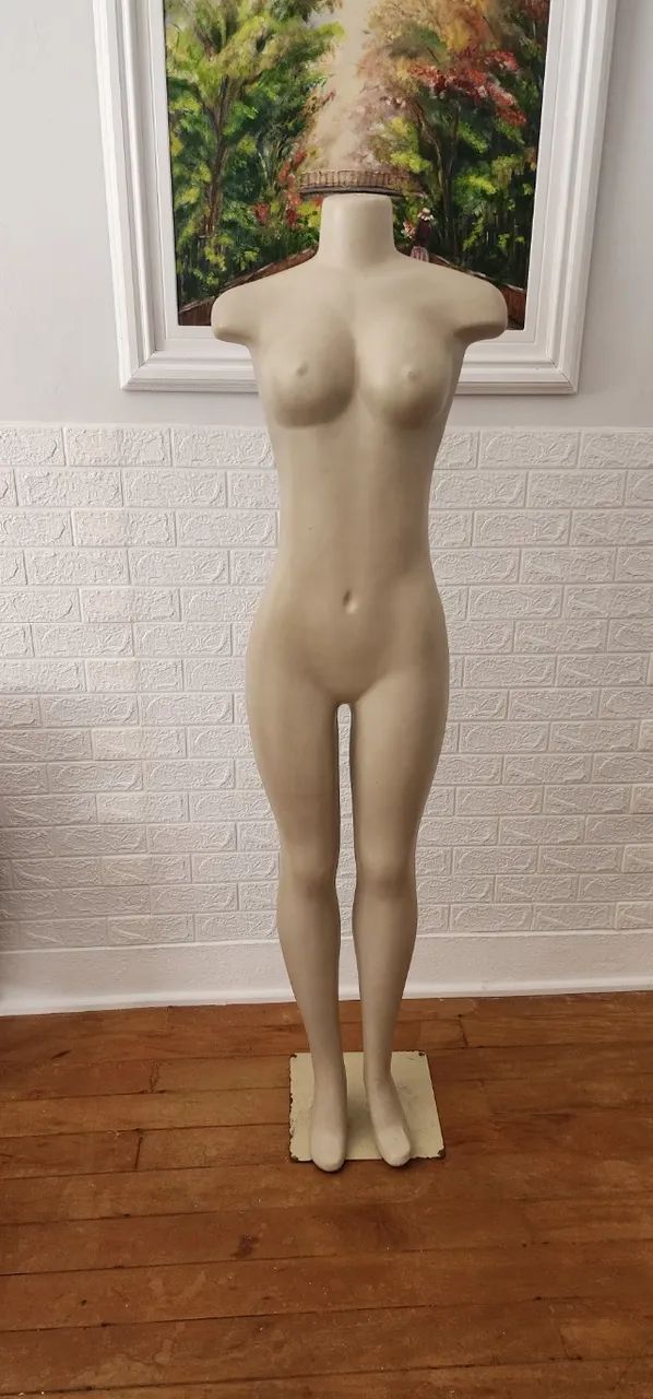MANEQUIM FEMININO CORPO INTEIRO BEGE com BASE