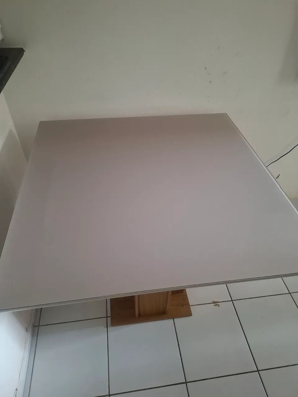 Mesa sem cadeiras - Foto 2