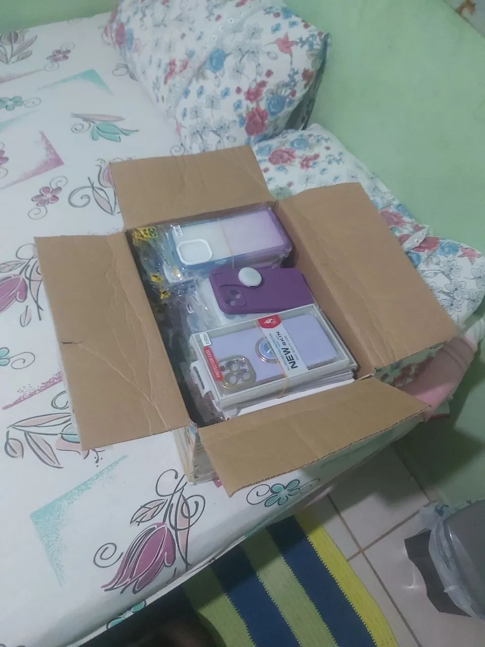 Vendo mais de 650 capinhas sendo maioria de iphone e o restante Android  1.800 - Foto 2