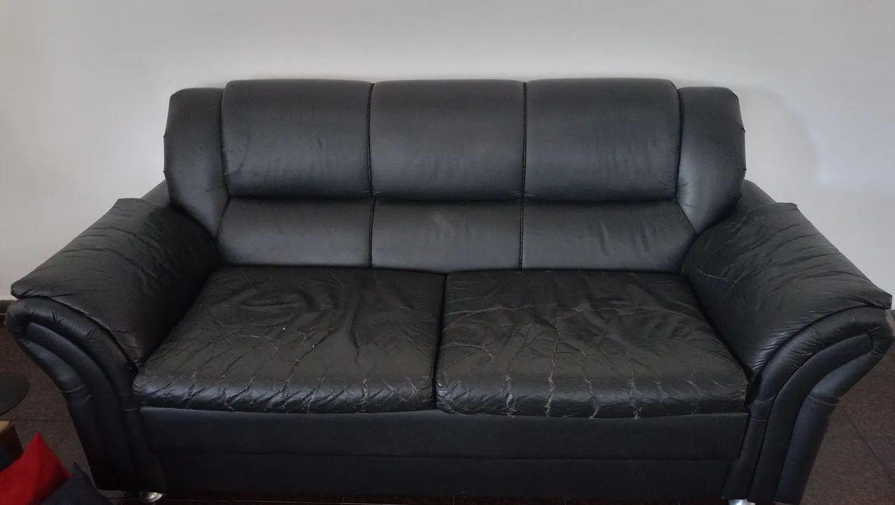 SOFA DE COURO PRETO
