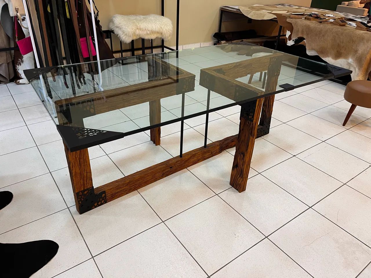 Mesa de Vidro e Madeira Rústica 