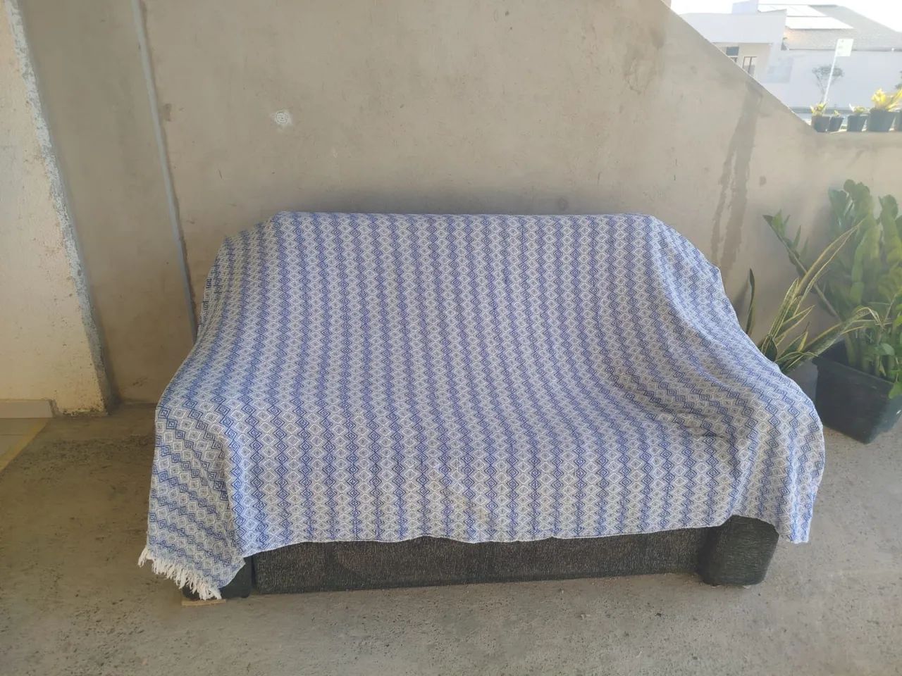 Sofá confortável e espaçoso 64985850371969121