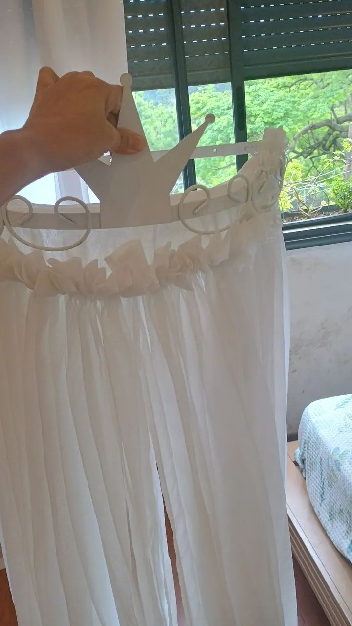 Dossel elegante para quarto infantil 