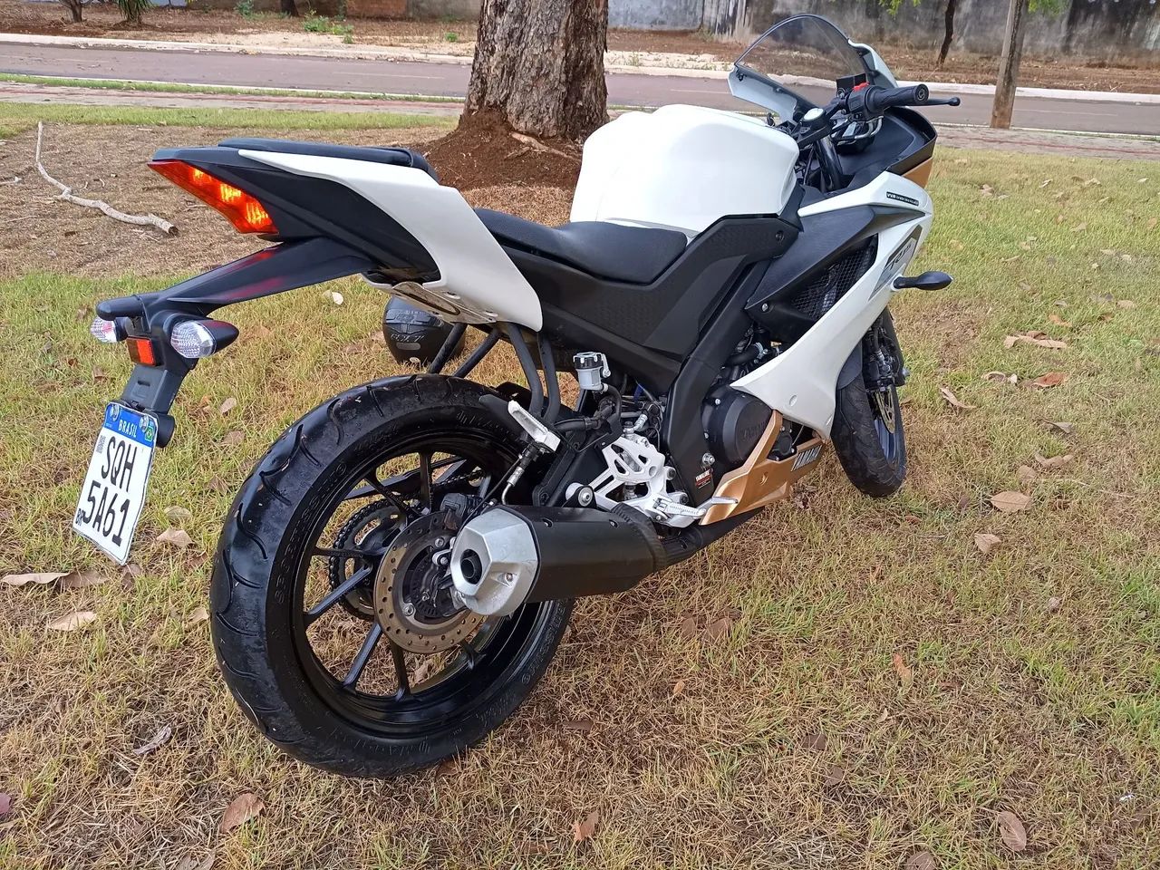 R15 YAMAHA  - Foto 4