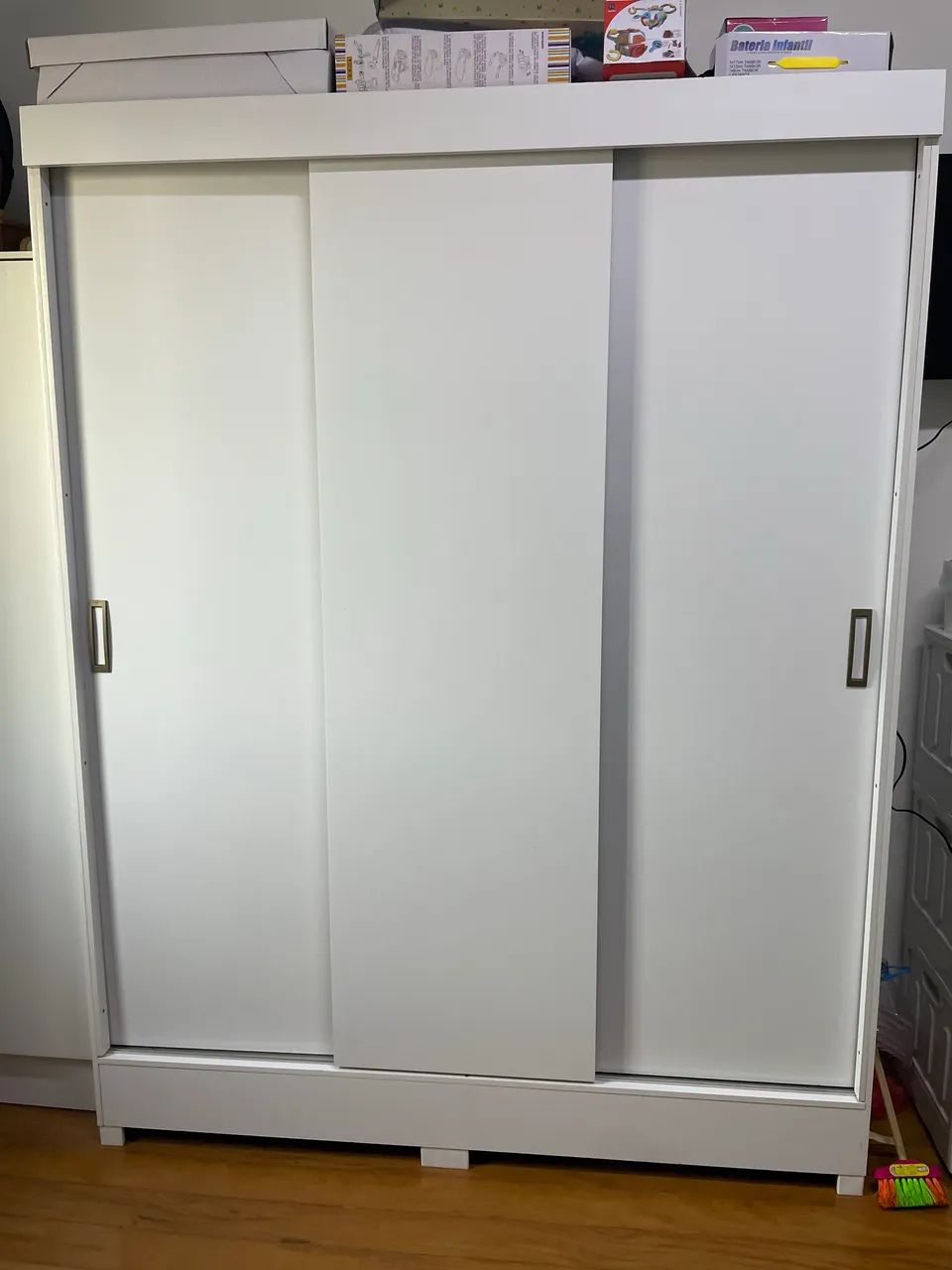 Guarda roupa de solteiro