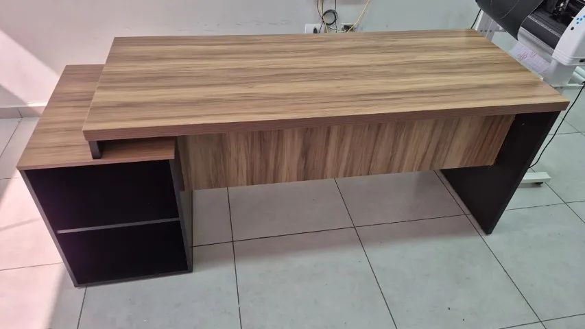 Mesa de computador escrivaninha com gaveteiro e nicho - Foto 5