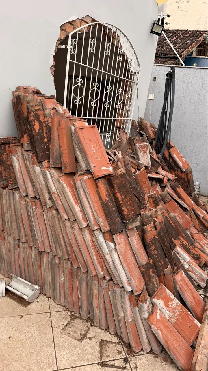 Doação TELHAS - retirar urgente - Foto 2