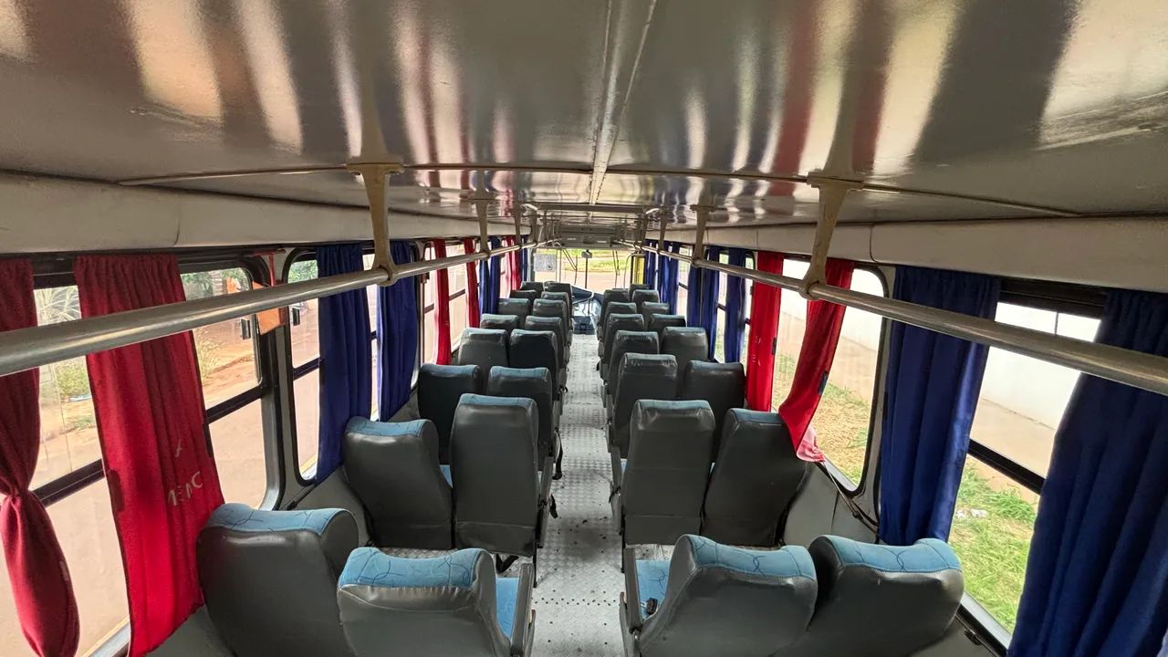 Vendo ônibus 40 passageiros  motor mwm x10 - Foto 12