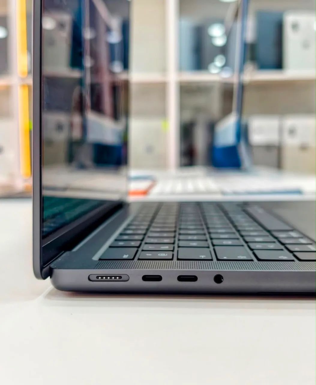 MacBook Pro A2991 Ano: 2023 - Foto 2