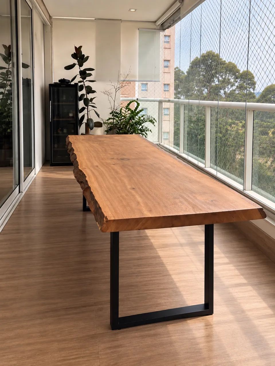 Mesa rústica de madeira maciça 