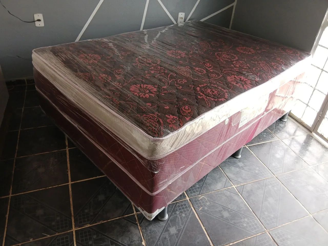 Cama Box Casal De Molas Semi Nova 