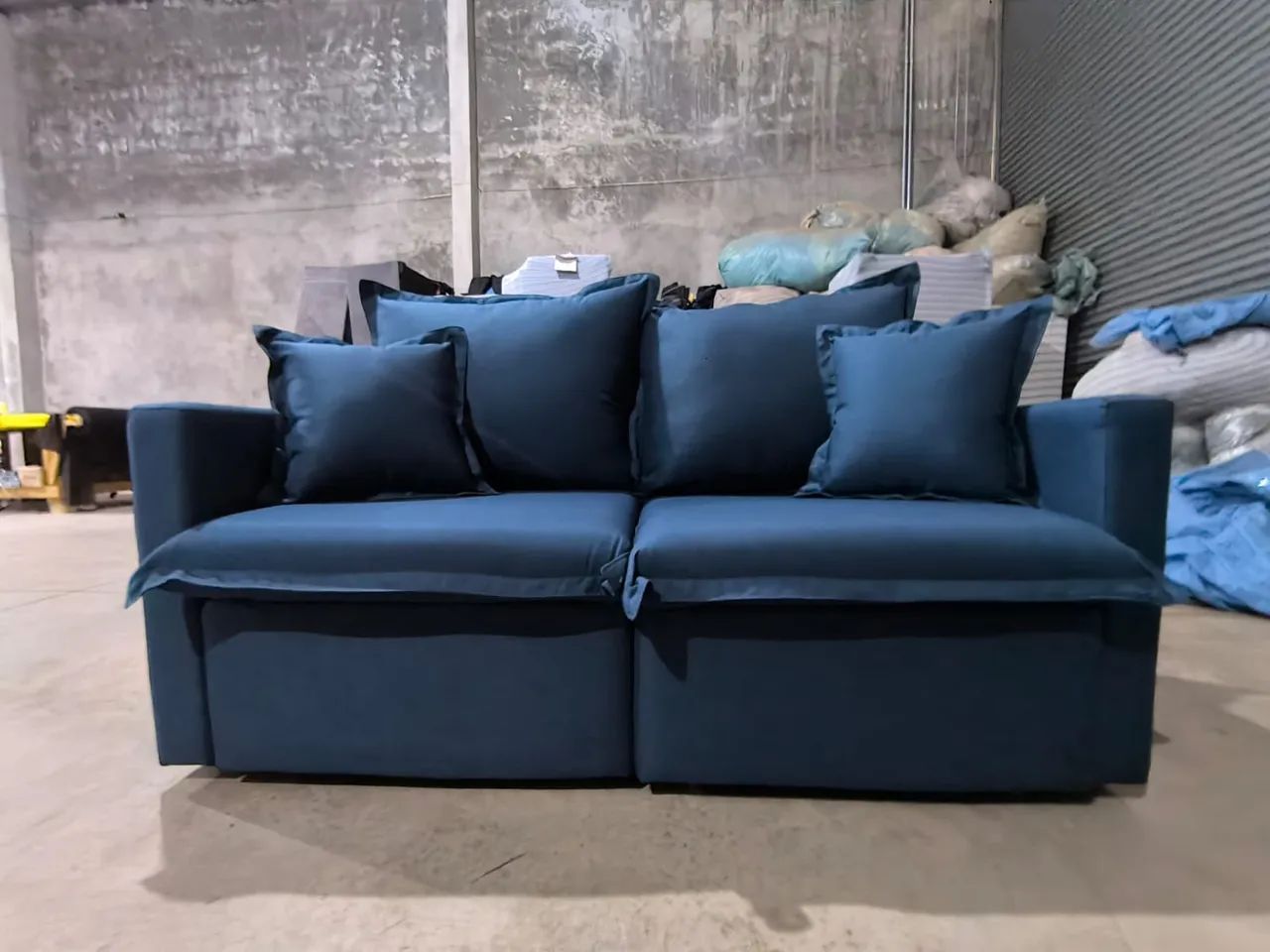 Sofá cama  zero caixa tecido linho azul dimensões 1.60x1.50 espuma D33 de qualidade 