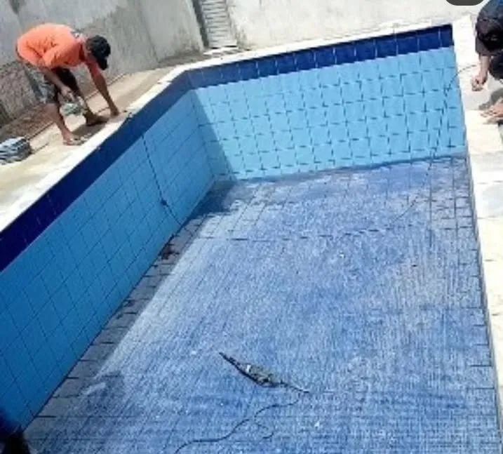 Piscinas, Construímos ou Reformamos / Piscineiro Profissional  - Foto 2